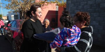 ENTREGA ALCALDESA CARMEN LILIA APOYO INVERNAL A FAMILIAS DE LA PERIFERIA