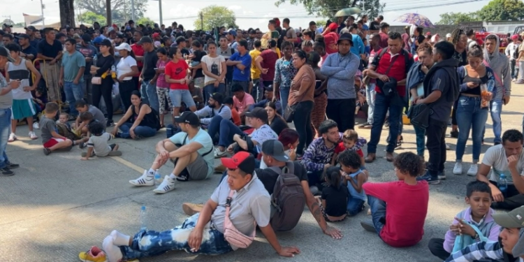 Migrantes buscan ampararse para tener libre tránsito por México