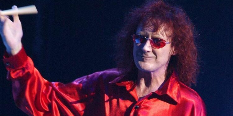 Muere Colin Burgess, el primer batería de AC/DC