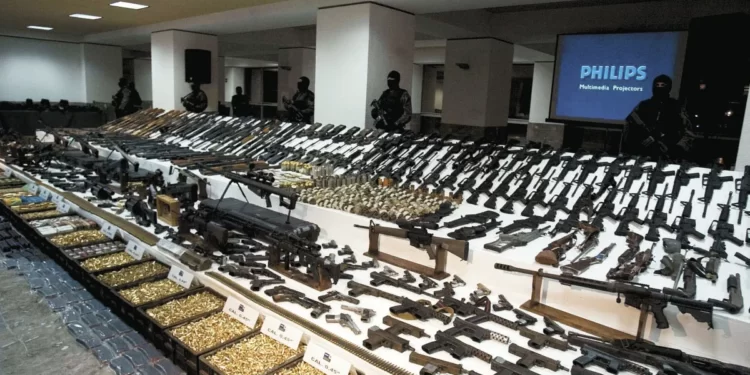 México y EU abogan por mayor inversión y coordinación para frenar el tráfico de armas