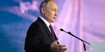 Putin encabeza puesta en servicio de nuevos submarinos nucleares rusos