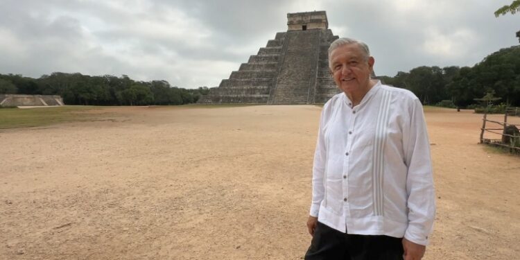 México, entre las potencias culturales “más importantes del mundo”, asegura AMLO; llama a debatir su planteamiento.