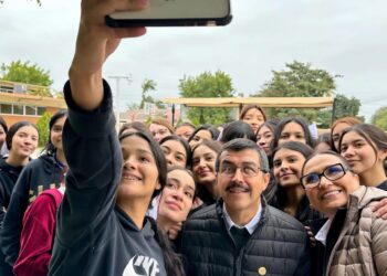 Dámaso Anaya fortalece vínculos con universitarios de la UAT Campus Mante La comunidad universitaria del Campus Mante recibió con gran júbilo al MVZ Dámaso Anaya Alvarado, quien sostuvo un encuentro con estudiantes, docentes y personal directivo de las sedes académicas de la Universidad Autónoma de Tamaulipas (UAT) en esta región del estado.