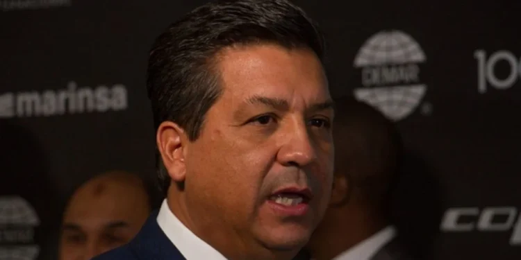 Falsifica poder legal para tramitar carta de residencia de Cabeza de Vaca.