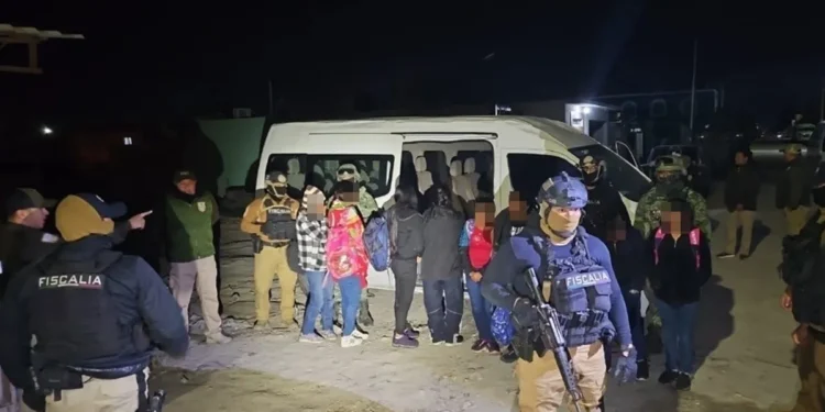 Rescatan a 61 migrantes hacinados en una casa de seguridad en Tamaulipas.