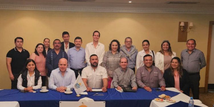 Acuerdan Secretaría de Turismo y hoteleros plan estratégico de promoción para zona sur.