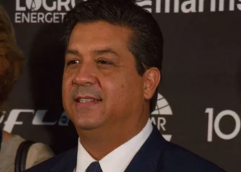 Morena y PT piden al INE rechazar candidatura de Cabeza de Vaca a diputación.