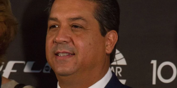 Morena y PT piden al INE rechazar candidatura de Cabeza de Vaca a diputación.