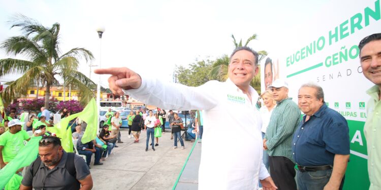 En la zona norte de Tampico, Eugenio Hernández recibe un sí para llegar al Senado