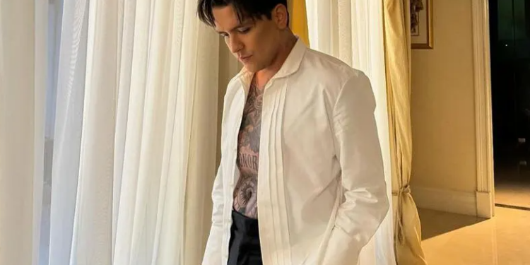 Christian Nodal reaparece SIN tatuajes en el rostro