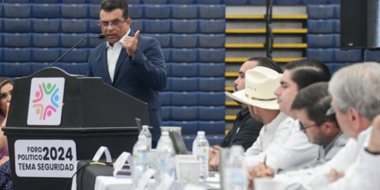 Lalo Gattás Báez Reafirma Compromisos en Seguridad y Desarrollo Económico en el Foro Político 2024