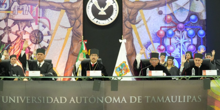 Rinde la UAT emotivo homenaje a su personal académico