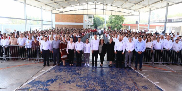 Destaca Américo rol de las educadoras en la formación de nuevas generaciones