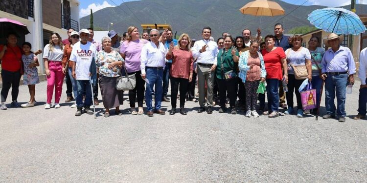 Le cumple Lalo Gattás a vecinos de la Cuauhtémoc