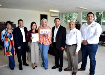 Dona Secretaría de Finanzas autobús escolar al ITACE