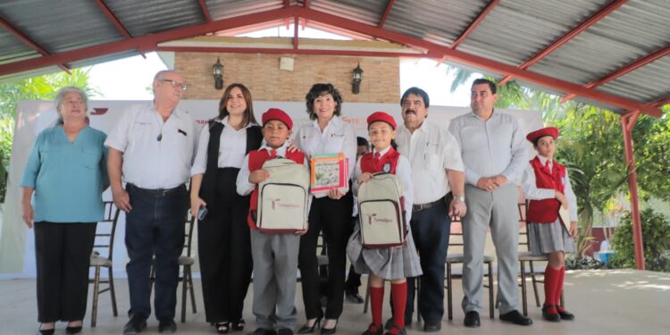 Agradecen a Américo Villarreal reconstrucción de escuela en Xicoténcatl