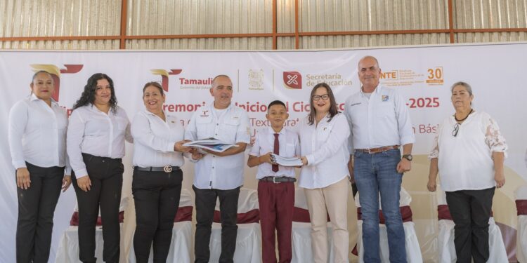 Inaugura Lucía Aimé ciclo escolar 2024-2025 en Mier