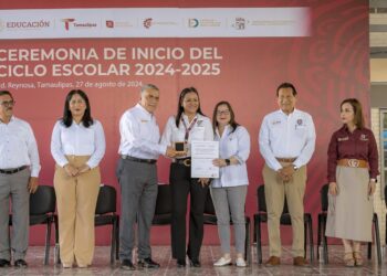 Inaugura Lucía Aimé junto a estudiantes el ciclo escolar de media superior en Tamaulipas