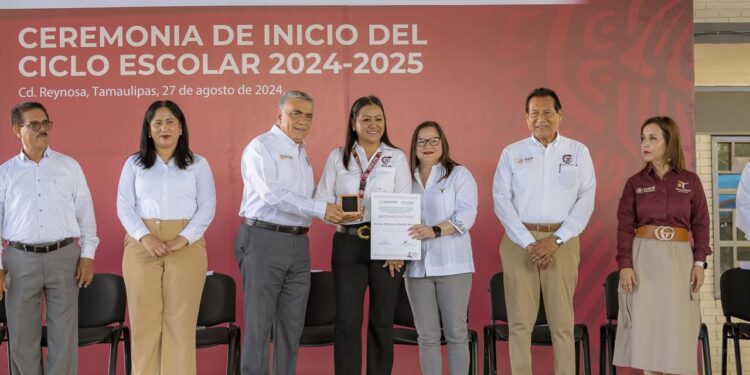 Inaugura Lucía Aimé junto a estudiantes el ciclo escolar de media superior en Tamaulipas