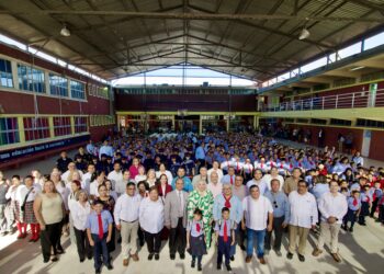 Educación humanista: compromiso tangible del gobernador AVA: Adriana Lozano