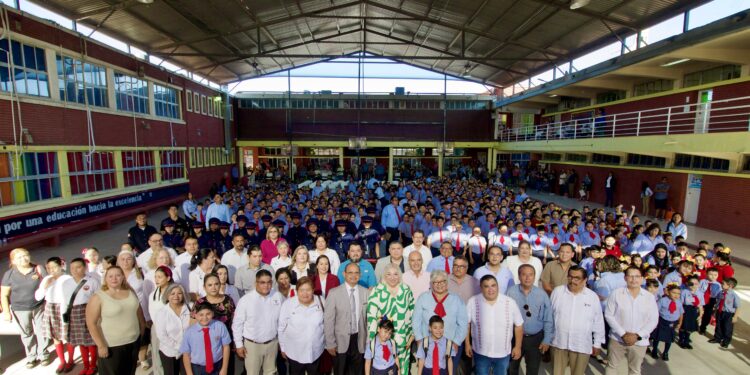 Educación humanista: compromiso tangible del gobernador AVA: Adriana Lozano