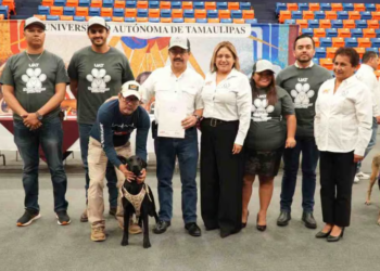 Entrega la UAT en adopción a héroes caninos