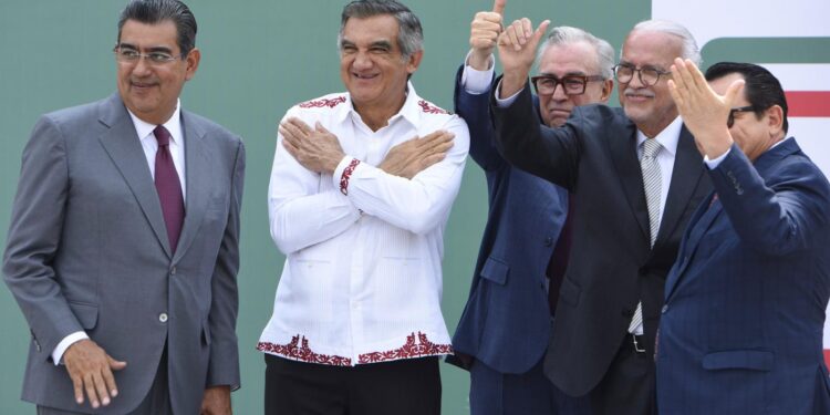 Asiste Américo Villarreal al sexto informe de gobierno del presidente López Obrador