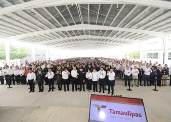 Preside gobernador ceremonia de graduación de cadetes que se incorporan a la Guardia Estatal