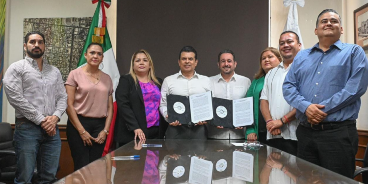 Firma Eduardo Gattás acta de entrega-recepción 2021-2024.