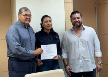 Concientizan a estudiantes sobre retos virales en redes sociales