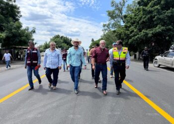 Rehabilita Obras Públicas tramo carretero frente a Padilla