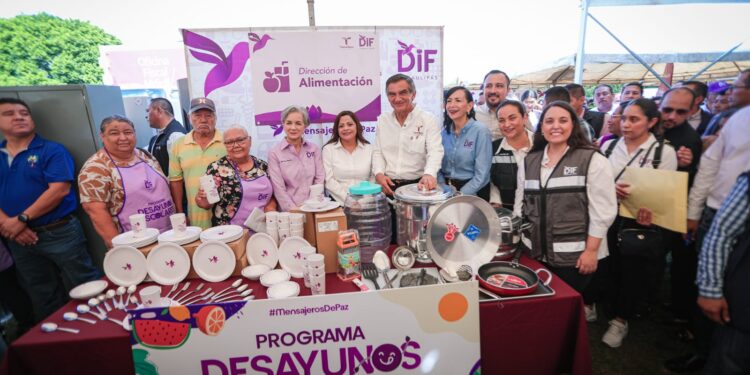 Llevan Américo y María la brigada “Transformando Familias” a San Fernando