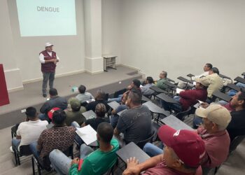 Fumigan contra el dengue SEBIEN y Secretaría de Salud