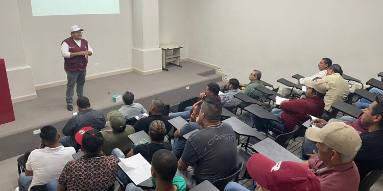 Fumigan contra el dengue SEBIEN y Secretaría de Salud