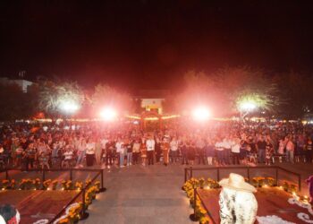 Américo y María fortalecen tradiciones del Día de Muertos en Tamaulipas