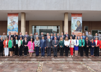Rector de la UAT entrega equipamiento de vehículos a las facultades de la zona sur