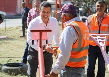 Lleva Lalo Gattás mejoras en servicios públicos y urbanos a colonias del sur.