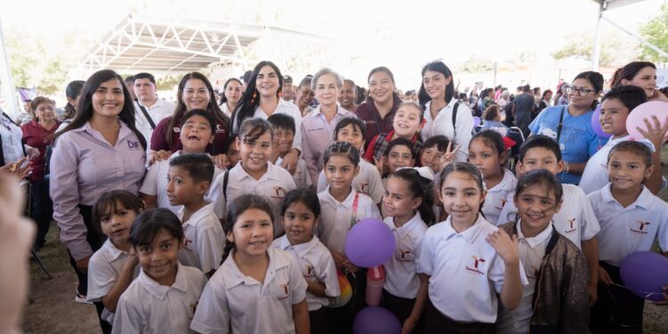 Lleva María de Villarreal la brigada “Transformando Familias” a la región ribereña