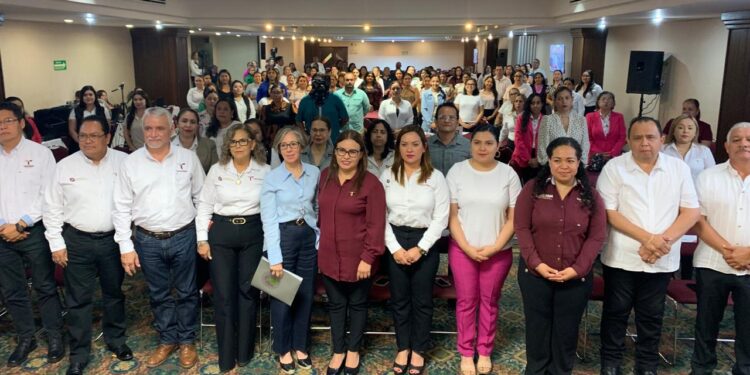 Actualizan docentes enseñanza para casos de autismo y síndrome de Down