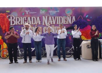 Llevan Américo y María de Villarreal la brigada navideña “Transformando Familias” a la zona cañera