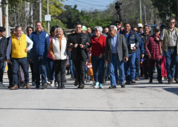 Cumple Lalo Gattás a habitantes del ejido Loma Alta y Esfuerzo Popular.