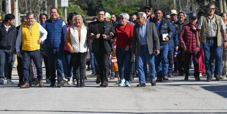 Cumple Lalo Gattás a habitantes del ejido Loma Alta y Esfuerzo Popular.
