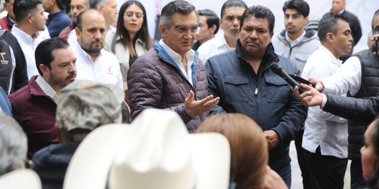 Respalda gobernador a ejidatarios de Llera con asesoría legal, apoyos sociales y programas comunitarios