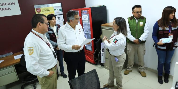 Da bienvenida Américo a repatriados y recorre  Centro de Atención en Reynosa