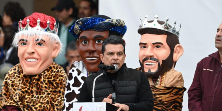 Celebran Lucy y Lalo Día de Reyes con los victorenses.