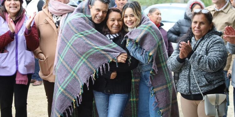 Continúan apoyos por frente frío en Victoria.