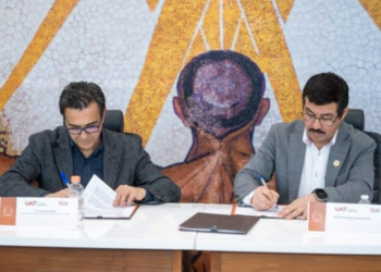 Firma la UAT convenio con Escuela de Economía Social de España