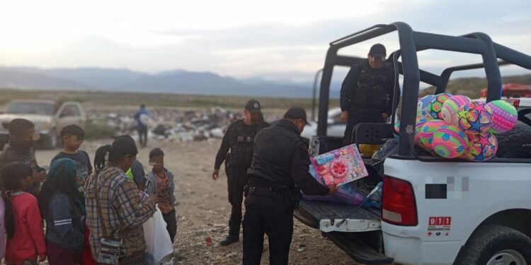 Guardia Estatal obsequia juguetes y dulces a menores de Ciudad Victoria