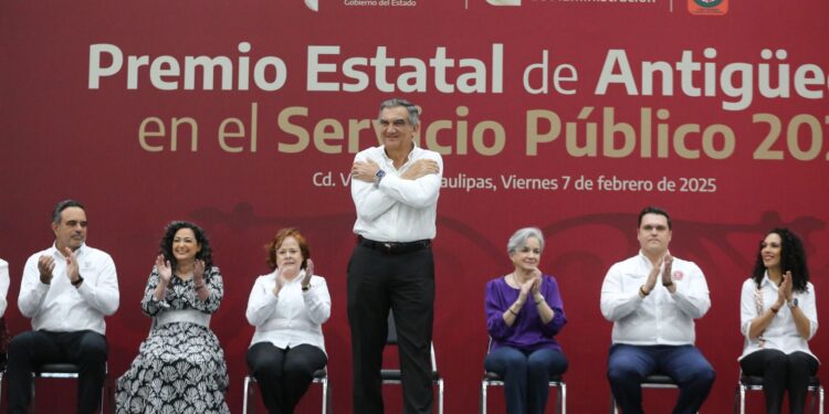 Entrega Américo Premio Estatal de Antigüedad en  el Servicio Público 2024