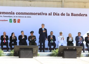 Preside gobernador Américo Villarreal ceremonia  del Día de la Bandera